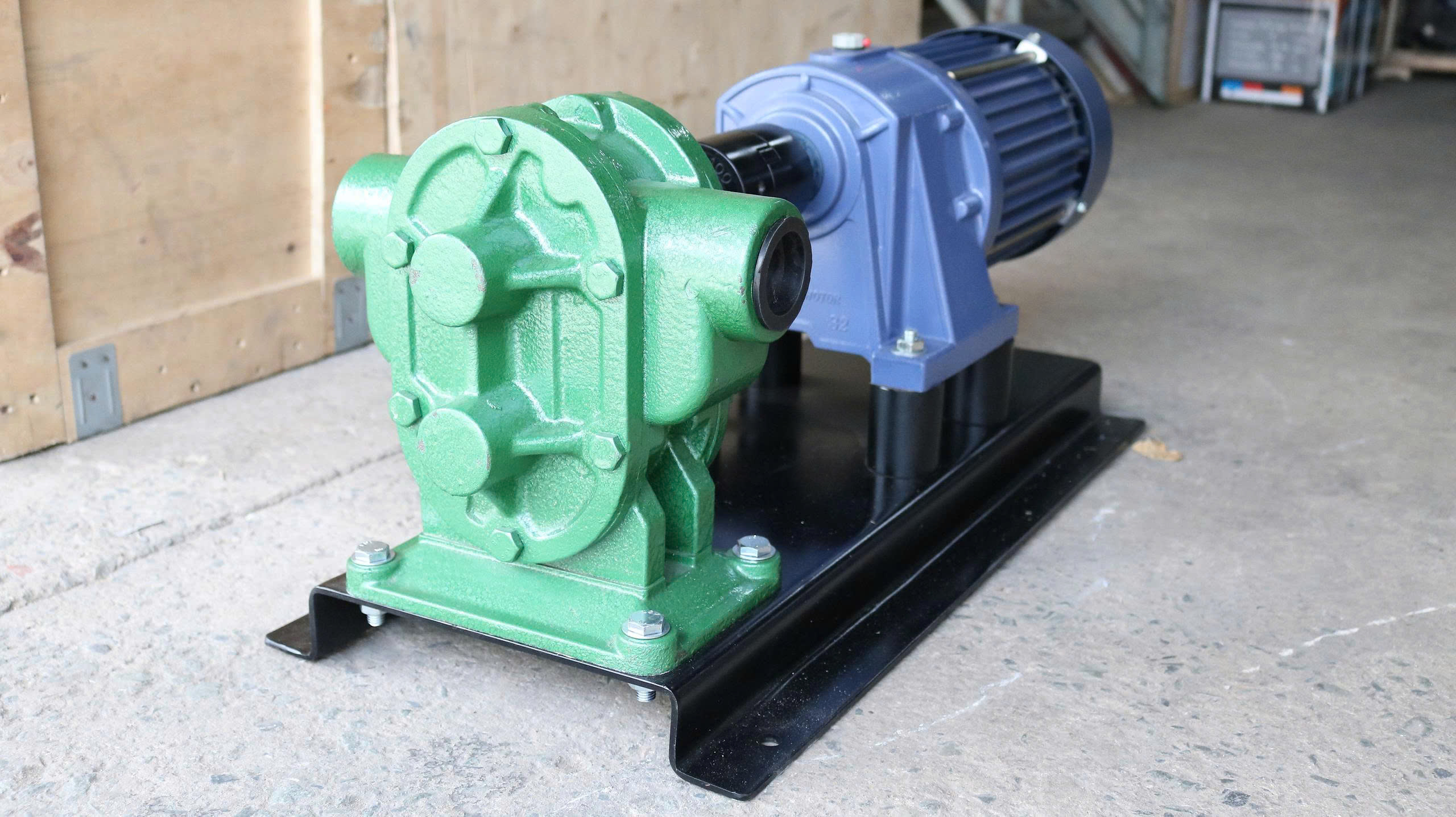 Bơm bánh răng đầu gang bơm dầu mỡ ống 42 NTP A06CU1-035 1 Bơm bánh răng đầu gang bơm dầu mỡ ống 42 NTP A06CU1-035